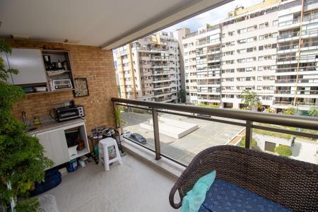 Apartamento à venda com 90m², 3 quartos e 2 vagasVaranda