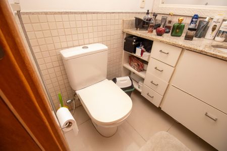 Apartamento à venda com 90m², 3 quartos e 2 vagasBanheiro quarto 3