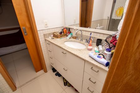 Apartamento à venda com 90m², 3 quartos e 2 vagasBanheiro quarto 1