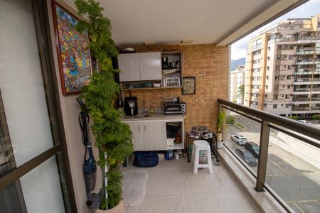 Apartamento à venda com 90m², 3 quartos e 2 vagasVaranda