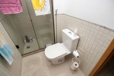 Apartamento à venda com 90m², 3 quartos e 2 vagasBanheiro quarto 1