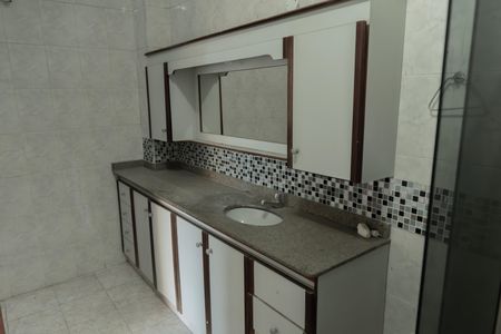 Casa à venda com 350m², 2 quartos e 6 vagasBanheiro da Suíte