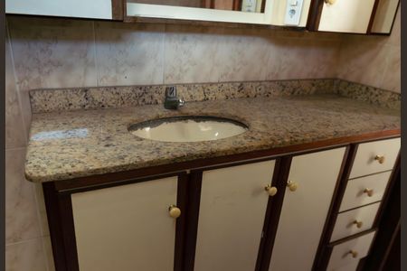 Casa à venda com 350m², 2 quartos e 6 vagasBanheiro 2