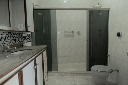 Casa à venda com 350m², 2 quartos e 6 vagasBanheiro da Suíte