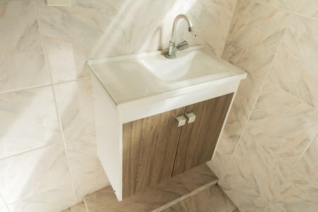 Casa à venda com 350m², 2 quartos e 6 vagasBanheiro do Quintal