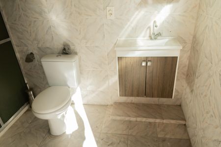 Casa à venda com 350m², 2 quartos e 6 vagasBanheiro do Quintal