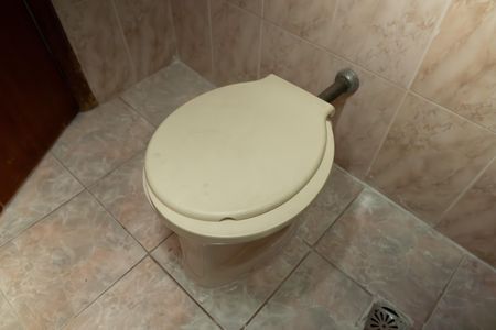 Casa à venda com 350m², 2 quartos e 6 vagasBanheiro 2