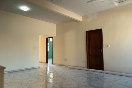 Casa à venda com 350m², 2 quartos e 6 vagasHall da Escada