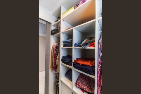Apartamento à venda com 111m², 3 quartos e 2 vagas Apartamento à venda com 111m², 3 quartos e 2 vagasCloset da suíte