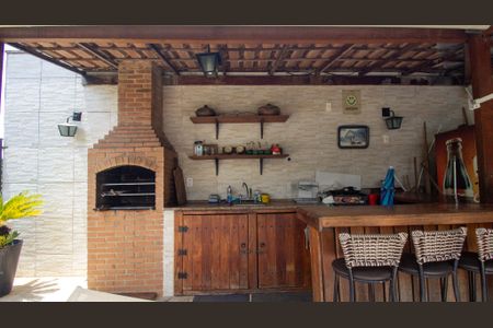 Apartamento à venda com 201m², 4 quartos e 2 vagas Apartamento à venda com 201m², 4 quartos e 2 vagasVaranda