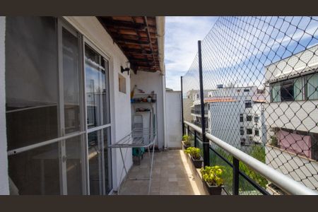 Apartamento à venda com 201m², 4 quartos e 2 vagas Apartamento à venda com 201m², 4 quartos e 2 vagasCozinha e Área de Serviço