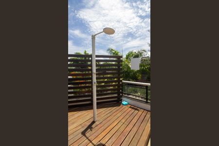 Apartamento à venda com 201m², 4 quartos e 2 vagas Apartamento à venda com 201m², 4 quartos e 2 vagasVaranda