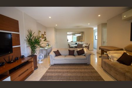 Apartamento à venda com 201m², 4 quartos e 2 vagas Apartamento à venda com 201m², 4 quartos e 2 vagasSala