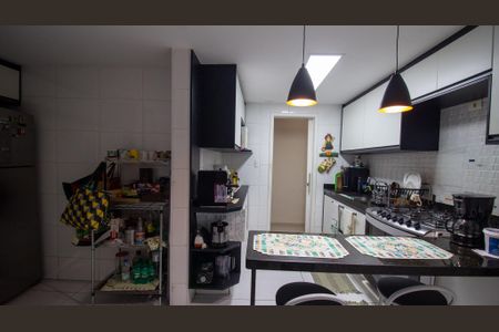 Apartamento à venda com 201m², 4 quartos e 2 vagas Apartamento à venda com 201m², 4 quartos e 2 vagasCozinha e Área de Serviço