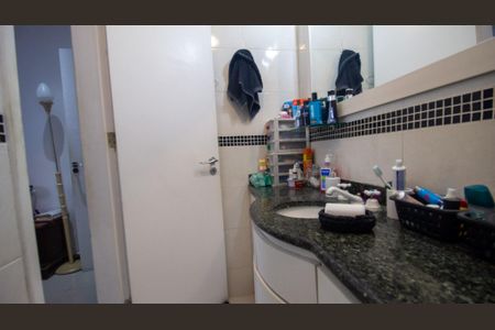 Apartamento à venda com 201m², 4 quartos e 2 vagas Apartamento à venda com 201m², 4 quartos e 2 vagasBanheiro da Suíte 1