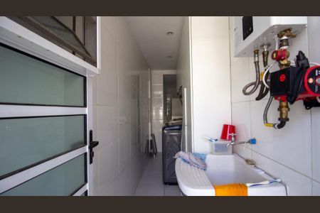 Apartamento à venda com 201m², 4 quartos e 2 vagas Apartamento à venda com 201m², 4 quartos e 2 vagasCozinha e Área de Serviço