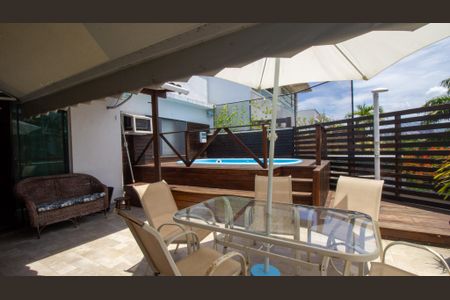 Apartamento à venda com 201m², 4 quartos e 2 vagas Apartamento à venda com 201m², 4 quartos e 2 vagasVaranda