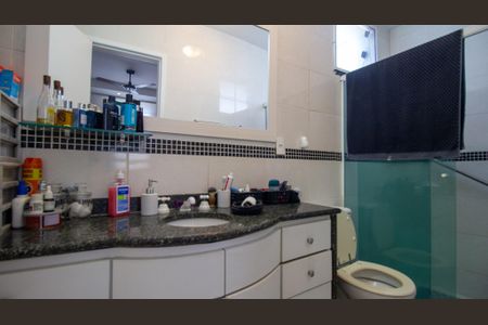 Apartamento à venda com 201m², 4 quartos e 2 vagas Apartamento à venda com 201m², 4 quartos e 2 vagasBanheiro da Suíte 1