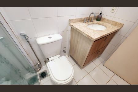 Casa de condomínio à venda com 130m², 3 quartos e 2 vagas Casa de condomínio à venda com 130m², 3 quartos e 2 vagasBanheiro da Suíte