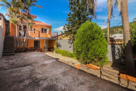 Casa à venda com 175m², 2 quartos e 2 vagasPátio