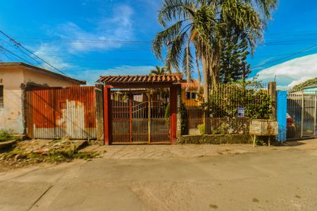 Casa à venda com 175m², 2 quartos e 2 vagasFachada principal e placa