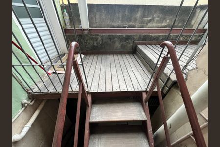 Casa para alugar com 450m², 3 quartos e 2 vagasEscada