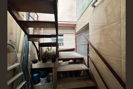 Casa para alugar com 450m², 3 quartos e 2 vagasEscada