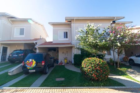 Casa de condomínio à venda com 200m², 3 quartos e 2 vagasFachada