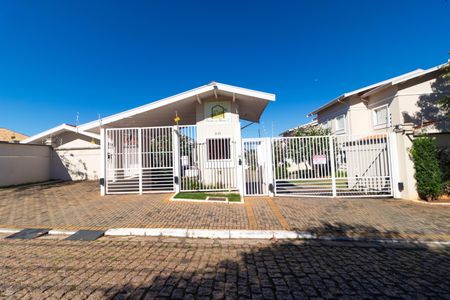 Casa de condomínio à venda com 200m², 3 quartos e 2 vagasFachada