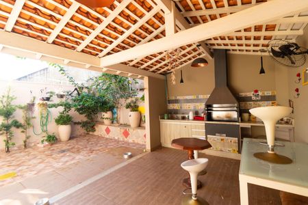 Casa de condomínio à venda com 200m², 3 quartos e 2 vagasChurrasqueira