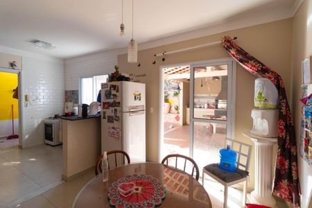 Casa de condomínio à venda com 200m², 3 quartos e 2 vagasCopa