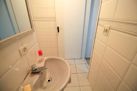 Casa à venda com 170m², 3 quartos e 2 vagas Casa à venda com 170m², 3 quartos e 2 vagasBanheiro de Serviço