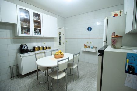 Casa à venda com 170m², 3 quartos e 2 vagas Casa à venda com 170m², 3 quartos e 2 vagasCozinha