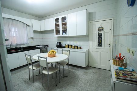 Casa à venda com 170m², 3 quartos e 2 vagas Casa à venda com 170m², 3 quartos e 2 vagasBanheiro