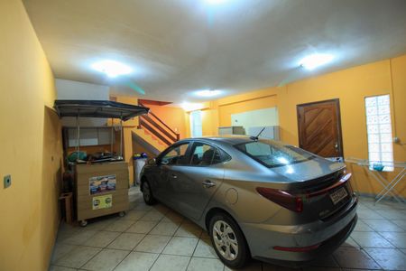 Casa à venda com 170m², 3 quartos e 2 vagas Casa à venda com 170m², 3 quartos e 2 vagasGaragem e Área de Serviço