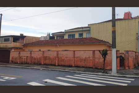 Casa à venda com 170m², 3 quartos e 2 vagas Casa à venda com 170m², 3 quartos e 2 vagasFachada