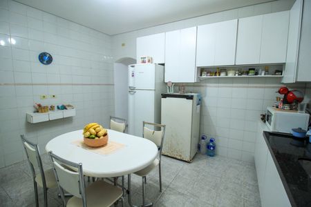 Casa à venda com 170m², 3 quartos e 2 vagas Casa à venda com 170m², 3 quartos e 2 vagasCozinha
