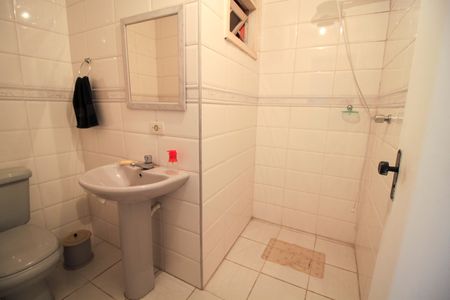 Casa à venda com 170m², 3 quartos e 2 vagas Casa à venda com 170m², 3 quartos e 2 vagasBanheiro de Serviço