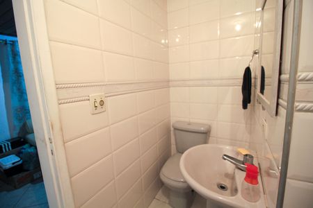 Casa à venda com 170m², 3 quartos e 2 vagas Casa à venda com 170m², 3 quartos e 2 vagasBanheiro de Serviço