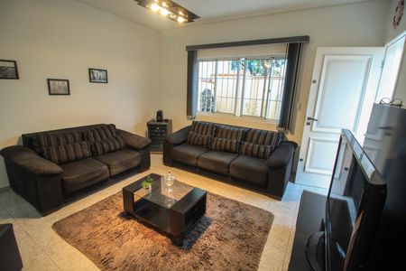 Casa à venda com 170m², 3 quartos e 2 vagas Casa à venda com 170m², 3 quartos e 2 vagasSala