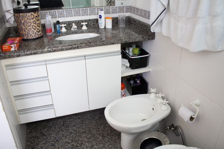 Apartamento à venda com 124m², 3 quartos e 2 vagasBanheiro da Suíte 1