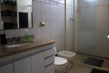 Apartamento à venda com 124m², 3 quartos e 2 vagasBanheiro da Suíte 2