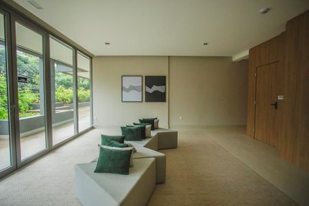 Apartamento à venda com 96m², 2 quartos e 2 vagasHall social