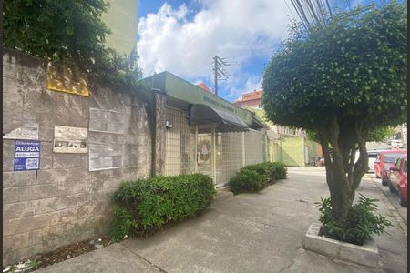 Apartamento à venda com 48m², 2 quartos e 1 vaga Apartamento à venda com 48m², 2 quartos e 1 vagaFachada + placa