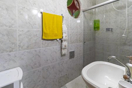 Casa para alugar com 120m², 2 quartos e 2 vagasBanheiro social