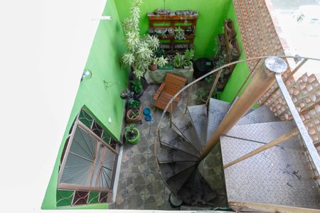 Casa para alugar com 120m², 2 quartos e 2 vagasEscada