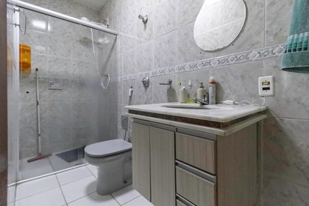 Casa para alugar com 120m², 2 quartos e 2 vagasBanheiro da suíte