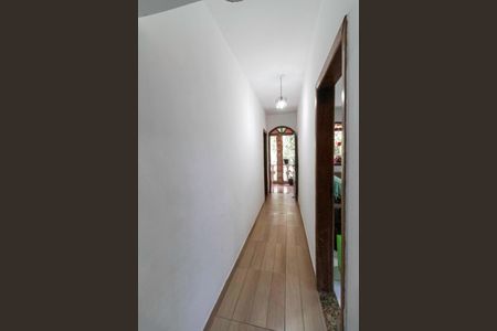 Casa para alugar com 120m², 2 quartos e 2 vagasCorredor