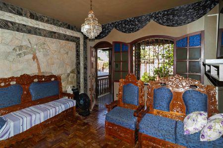 Casa à venda com 155m², 3 quartos e 2 vagas Casa à venda com 155m², 3 quartos e 2 vagasSala