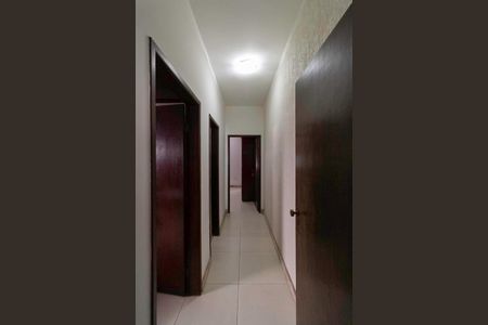 Casa à venda com 155m², 3 quartos e 2 vagas Casa à venda com 155m², 3 quartos e 2 vagasCorredor